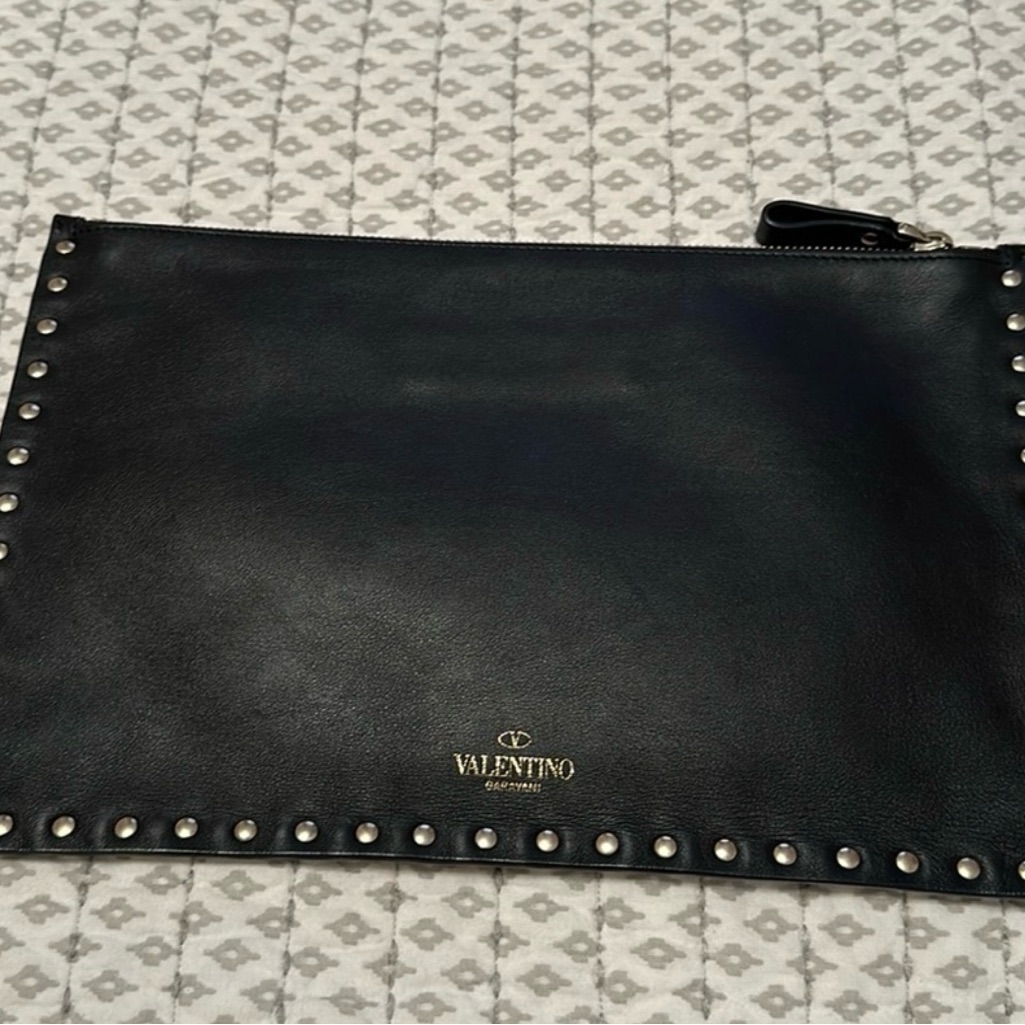 Valentino Garavani Pouch Black Leather